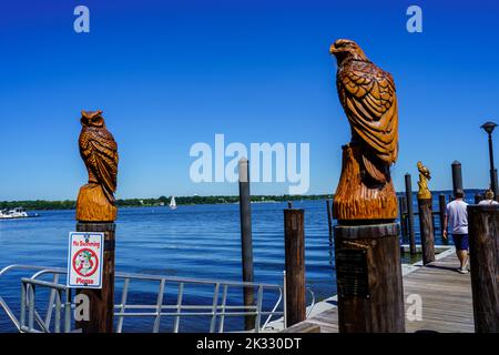 Havre de Grace, MD, États-Unis – 13 août 2022 : un quai le long de la rive de la baie de Chesapeake à Concord point. Banque D'Images