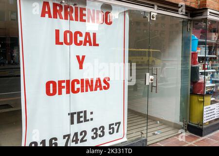 Bogota Colombie,Chapinero Norte Avenida Carrera 7,signe langue espagnole à louer bureau immobilier commercial,colombiens hispaniques colombiens Banque D'Images