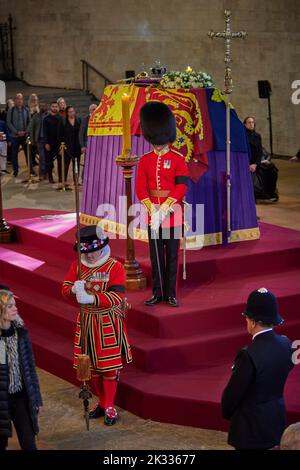 Queen Elizabeth II - située dans l'État à Westminster Hall Londres. ROYAUME-UNI. 14-19 septembre 2022 photo : ©Phil Crow 2022 Banque D'Images