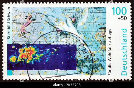 ALLEMAGNE - VERS 1999: Un timbre imprimé en Allemagne montre la constellation de Cygnus, le Cosmos, vers 1999 Banque D'Images