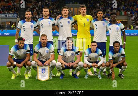 23 septembre 2022 - Italie / Angleterre - Ligue des Nations de l'UEFA - Groupe 3 - San Siro The England Team Group. Nick Pope, Kyle Walker, Reece James, Declan Race, Eric Dier, Harry Maguire, Bukayo Saka, Jude Bellingham, Harry Kane, Raheem Sterling, Phil Foden. Image : Mark pain / Alamy Live News Banque D'Images