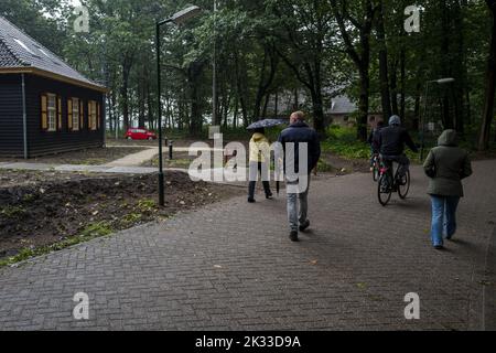 2022-09-24 13:31:44 GILZE - un extérieur d'un bâtiment au centre des demandeurs d'asile pendant la journée ouverte azc. Plus de soixante centres de demandeurs d'asile ouvrent leurs portes à l'occasion de la Journée nationale des voisins. Les visiteurs peuvent participer à des visites guidées et à diverses activités. ANP VINCENT JANNINK pays-bas sortie - belgique sortie Banque D'Images