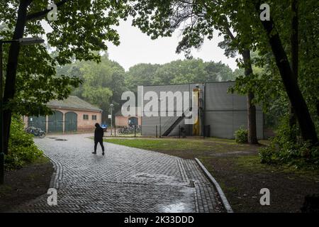 2022-09-24 13:33:53 GILZE - un extérieur d'un bâtiment au centre des demandeurs d'asile pendant la journée ouverte azc. Plus de soixante centres de demandeurs d'asile ouvrent leurs portes à l'occasion de la Journée nationale des voisins. Les visiteurs peuvent participer à des visites guidées et à diverses activités. ANP VINCENT JANNINK pays-bas sortie - belgique sortie Banque D'Images