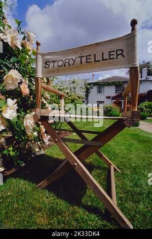 Directeurs de toile, président de conteurs, Gypsy House et jardin, la maison de feu Roald Dahl, Grand Missenden, Buckinghamshire, Chilterns, Angleterre, Royaume-Uni. 2004 Banque D'Images