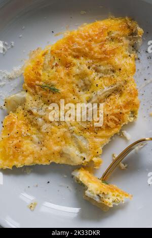 Fenouil bulbe frittata avec œufs et parmesan Banque D'Images
