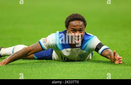 23 septembre 2022 - Italie / Angleterre - Ligue des Nations de l'UEFA - Groupe 3 - Raheem Sterling de San Siro Angleterre pendant le match de la Ligue des Nations de l'UEFA contre l'Italie. Image : Mark pain / Alamy Live News Banque D'Images