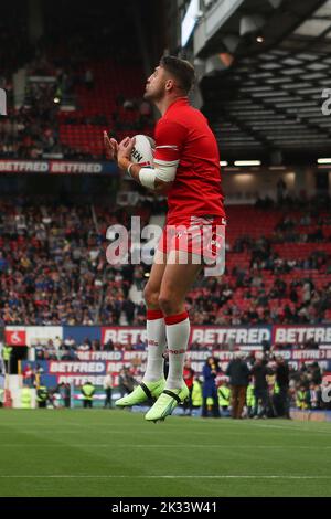 Manchester, Royaume-Uni. 24th septembre 2022. Tommy Makinson de St Helens se réchauffe entre St Helens et Leeds Rhinos à Old Trafford, Manchester, Angleterre, le 24 septembre 2022. Photo de Ken Sparks. Utilisation éditoriale uniquement, licence requise pour une utilisation commerciale. Aucune utilisation dans les Paris, les jeux ou les publications d'un seul club/ligue/joueur. Crédit : UK Sports pics Ltd/Alay Live News Banque D'Images