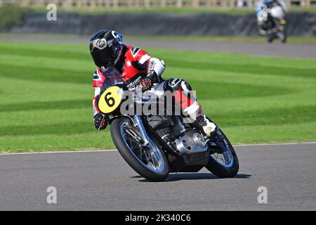 Steve Parrish, Richard Cooper, Norton Manx, Barry Sheene Memorial Trophy, deux coureurs par vélo participant à chacune des deux courses de 25 minutes sur deux Banque D'Images