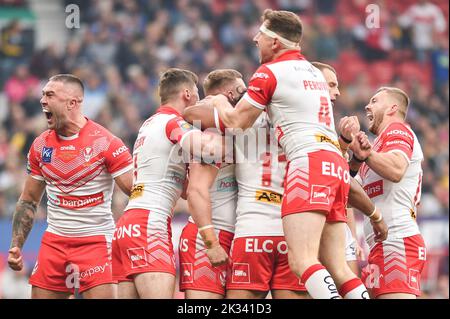 Manchester, Angleterre -24th septembre 2022 - Matty Lees of St Helens Breaks fête son essai. Rugby League Betfred Super League Grand final, St. Helens vs Leeds Rhinos at Old Trafford, Manchester, UK Credit: Dean Williams/Alay Live News Banque D'Images