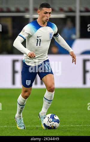 Phil Foden d'Angleterre en action pendant la Ligue des Nations de l'UEFA Un match de football de groupe 3 entre l'Italie et l'Angleterre au stade San Siro i Banque D'Images