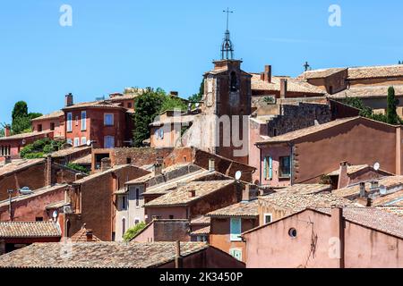 Maisons et toits de Roussillon, département du Vaucluse, région Provence-Alpes-Côte d'Azur. Provence, France Banque D'Images