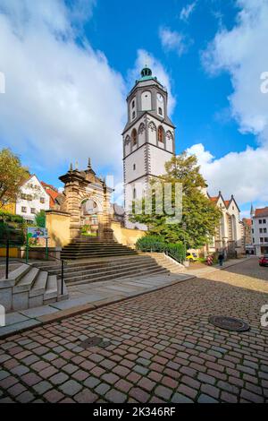 Porte de Clothmaker et église gothique tardive de notre-Dame, Vieille ville, Meissen, Saxe, Allemagne Banque D'Images