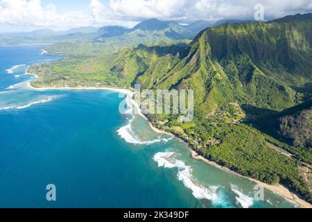 Vue aérienne de Kee Beach, Haena Beach, tunnels Beach, Kepuhi Beach, Kauai, Hawaï, États-Unis, Amérique du Nord Banque D'Images