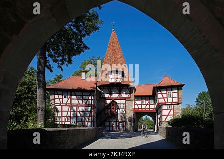 Roedelseer Tor, côté sud, cycliste, Iphofen, Basse-Franconie, Bavière, Allemagne Banque D'Images