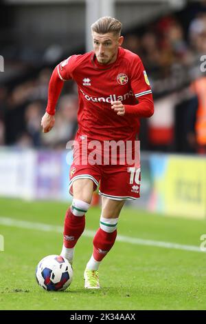 Walsall, Royaume-Uni. 24th septembre 2022. Tom Knowles de Walsall en action. EFL Skybet football League Two Match, Walsall v Tranmere Rovers au Poundland Bescot Stadium à Walsall, West Midlands, le samedi 24th septembre 2022. Cette image ne peut être utilisée qu'à des fins éditoriales. Utilisation éditoriale uniquement, licence requise pour une utilisation commerciale. Aucune utilisation dans les Paris, les jeux ou les publications d'un seul club/ligue/joueur.pic par Chris Stading/Andrew Orchard sports Photography/Alamy Live News crédit: Andrew Orchard sports Photography/Alamy Live News Banque D'Images