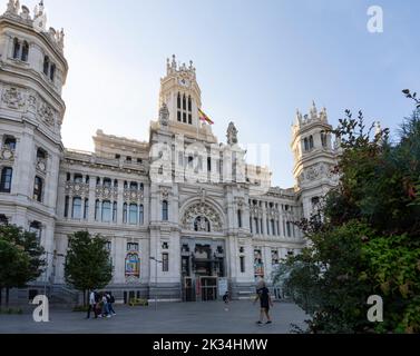 Madrid, Espagne, septembre 2022. Vue sur le relief de Ferdinand Magellan (Palais des Communications) dans le centre-ville Banque D'Images