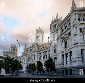 Madrid, Espagne, septembre 2022. Vue sur le relief de Ferdinand Magellan (Palais des Communications) dans le centre-ville Banque D'Images