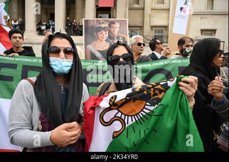 La protestation se poursuit sur la place Trafalgar de la mort illégale de Mahsa Amini allege Morality police meurtre Mahsa Amini pour avoir porté un hijab inapproprié. Londres, Royaume-Uni. 24th septembre 2022. Banque D'Images