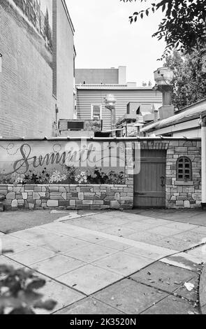 Extérieur du bâtiment pendant le petit déjeuner au Summit Diner à Summit, New Jersey, USA. Restaurant classique NJ de l'extérieur. Banque D'Images