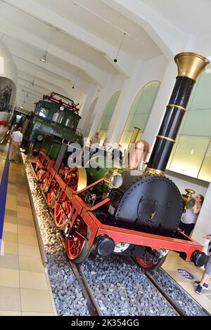 Musée de la Deutsche Bahn à Nuremberg - une réplique de la première locomotive allemande Adler Banque D'Images