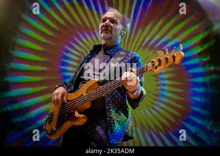 CROYDON, ANGLETERRE : le Saucerful of secrets de Nick Mason se présente au Fairfield Halls à la dernière date de la tournée britannique. Avec: Guy Pratt où: Londres, Royaume-Uni quand: 11 mai 2022 crédit: Neil Lupin/WENN Banque D'Images