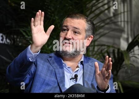 Austin, Texas, États-Unis. 24th septembre 2022. Le jeune sénateur américain TED CRUZ, R-Texas, donne son point de vue sur l'état de la politique nationale au cours d'une interview de samedi matin au Texas Tribune Festival. Cruz a reçu quelques hurs de l'auditoire majoritairement libéral sur certains de ses points de vue sur l'immigration. (Image de crédit : © Bob Daemmrich/ZUMA Press Wire) Banque D'Images