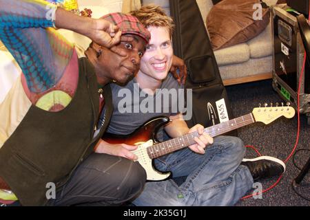 Vernon Reid et Jonny Lang au festival de guitare Jimi Hendrix. 2003 crédit : Ross Pelton/MediaPunch Banque D'Images