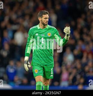 24th septembre 2022 ; Hampden Park, Glasgow, Écosse : UEFA Nations League football, Écosse contre République d'Irlande ; Craig Gordon d'Écosse Banque D'Images