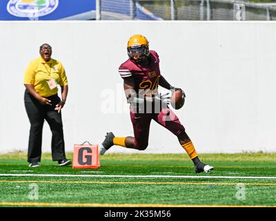 Daytona Beach, Floride, États-Unis. 24th septembre 2022. Bethune Cookman Wildcats Corner back Darnell Deas (24) a obtenu un retour de 97 yards en 1st, la moitié du match de football NCAA entre les Tigers d'État de Grambling et les Wildcats de Bethune Cookman au stade Daytona à Daytona Beach, en Floride. Roméo T Guzman/Cal Sport Media/Alamy Live News Banque D'Images