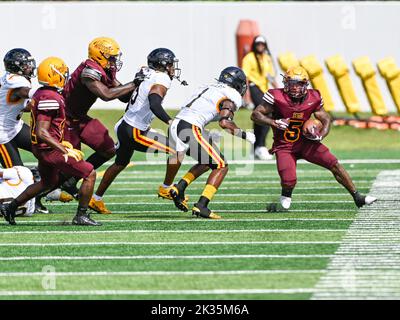 Daytona Beach, Floride, États-Unis. 24th septembre 2022. Bethune Cookman Wildcats en cours de retour Que'shaun Byrd (5) exécute 1st demi-match de football NCAA entre les Tigers d'État de Grambling et Bethune Cookman Wildcats au stade Daytona à Daytona Beach, FL. Roméo T Guzman/Cal Sport Media/Alamy Live News Banque D'Images