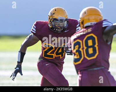 Daytona Beach, Floride, États-Unis. 24th septembre 2022. Bethune Cookman Wildcats Corner back Darnell Deas (24) court avec le ballon après une interception 2nd moitié NCAA jeu de football entre les Tigers d'État de Grambling et Bethune Cookman Wildcats. Bethune Cookman a battu Grambling 36-19 au stade Daytona Beach, en Floride. Roméo T Guzman/Cal Sport Media/Alamy Live News Banque D'Images