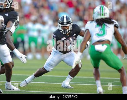 Troy, Alabama, États-Unis. 24th septembre 2022. Troy Trojans en arrière Kimani Vidal (28) exécute le ballon lors d'un match de football NCAA entre l'Herd de Marshall et les Trojans de Troy au Veterans Memorial Stadium de Troy, Alabama. Brandon Sumrall/CSM/Alamy Live News Banque D'Images