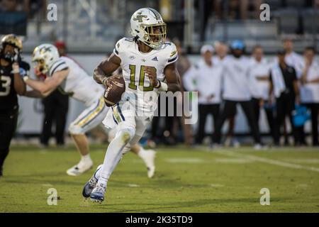 24 septembre 2022: Quart de quart des vestes jaunes techniques de Géorgie Jeff Sims (10) brouille pendant le match de football de la NCAA entre les vestes jaunes techniques de Géorgie et les chevaliers de l'Université du centre de la Floride au stade hypothécaire de la FBC Orlando, FL. Jonathan Huff/CSM. Banque D'Images