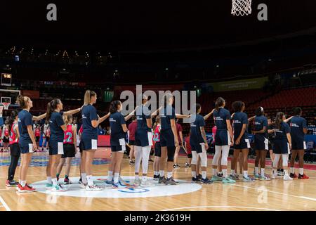 Sydney, Australie. 25th septembre 2022. L'équipe nationale française lors de l'hymne national avant le match de la coupe du monde 2022 de la FIBA Womens entre le Mali et la France au Superdome de Sydney, en Australie. (Foto: NOE Llamas/Sports Press photo/C - DÉLAI D'UNE HEURE - ACTIVER FTP SEULEMENT SI LES IMAGES DE MOINS D'UNE HEURE - Alay) crédit: SPP Sport Press photo. /Alamy Live News Banque D'Images