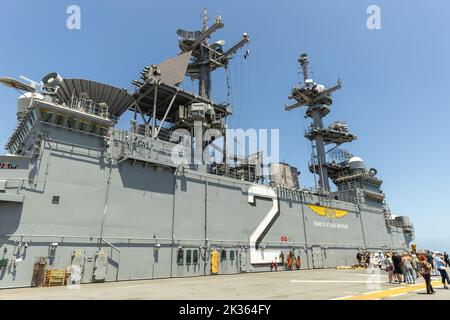 Attention aux jets et aux rotors sur le pont de l'USS Bonhomme Richard Banque D'Images