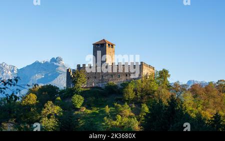 Le château médiéval de Zumelle situé dans la province de Belluno en Vénétie Italie Banque D'Images