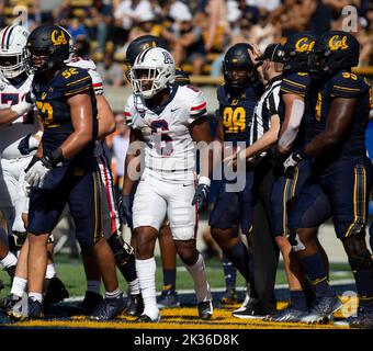 24 septembre 2022 Berkeley CA, États-Unis Arizona a fait marche arrière Michael Wiley (6) après avoir obtenu un toucher de touche lors du match de football de la NCAA entre les Arizona Wildcats et les California Golden Bears. La Californie a battu l'Arizona 49-31at California Memorial Stadium. Thurman James/CSM Banque D'Images