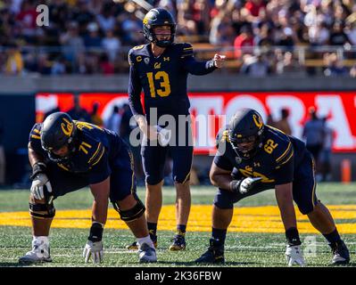 24 septembre 2022 Berkeley CA, États-Unis le quarterback de Californie Jack Plummer(13)dirige l'infraction de Cal pendant le match de football de la NCAA entre les Wildcats d'Arizona et les ours d'or de Californie. La Californie a battu l'Arizona 49-31at California Memorial Stadium. Thurman James/CSM Banque D'Images