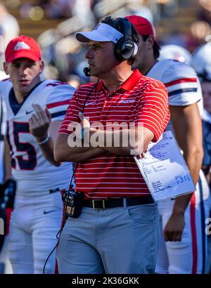 24 septembre 2022 Berkeley CA, États-Unis Jedd Fisch, entraîneur en chef de l'Arizona, regarde l'infraction de l'Arizona pendant le match de football de la NCAA entre les Wildcats de l'Arizona et les ours d'or de la Californie. La Californie a battu l'Arizona 49-31at California Memorial Stadium. Thurman James/CSM Banque D'Images