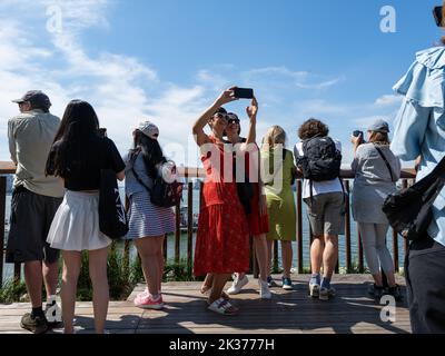 Touristes à Little Island Banque D'Images