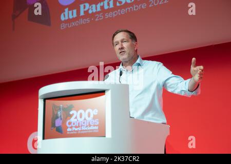 Le président du PS Paul Magnette en photo lors d'un congrès du parti socialiste francophone PS, dimanche 25 septembre 2022 à Bruxelles. BELGA PHOTO HATIM KAGHAT Banque D'Images