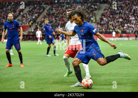 VARSOVIE, POLOGNE - 22 SEPTEMBRE 2022: UEFA Nations League division A group 4 match Pologne contre pays-Bas 0:2. En action Nathan ake. Banque D'Images