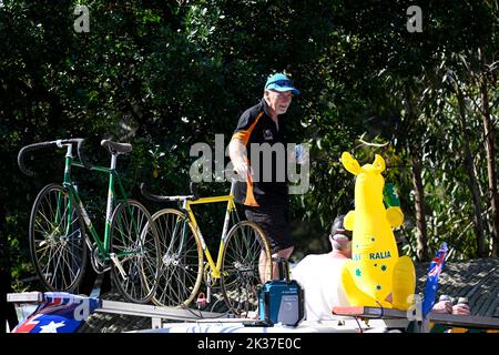 25th septembre 2022 ; Wollongong, Illawarra, pays de Galles du Sud, Australie : Championnats du monde de cyclisme sur route UCI, les fans se rafraîchissent pendant la course Elite Mens Road Banque D'Images