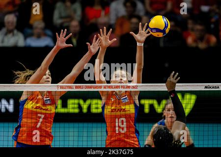 ARNHEM - Juliet Lohuis Et Nika Daalderop De L'équipe De Volley-ball ...