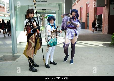 Les cojoueurs posent lors du salon 'Japan Weekend Madrid 2022' à l'IFEMA de Madrid. Le week-end du Japon est le plus grand événement culturel pop d'Espagne, offrant une grande variété d'activités qui rapprochent le public de la culture japonaise et orientale. Pendant les jours de la foire, vous pouvez également profiter de concerts de groupes KPOP, JPOP ou MPOP, ainsi que de concours de cosplay de différentes catégories. Banque D'Images