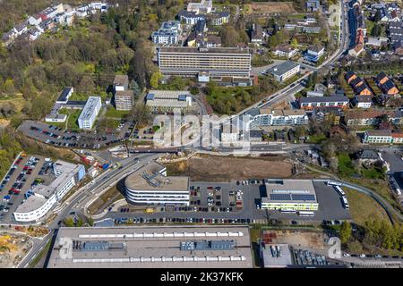 Vue aérienne, chantier de construction et réaménagement de Pferdebachstraße avec nouvelle construction de la piste cyclable pont Rheinischer Esel, Ärztehaus Pferde Banque D'Images