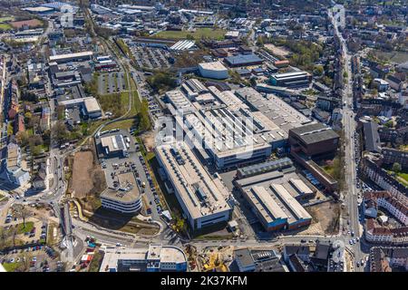 Vue aérienne, chantier de construction et réaménagement de Pferdebachstraße avec nouvelle construction du pont à vélo Rheinischer Esel, centre médical P Banque D'Images