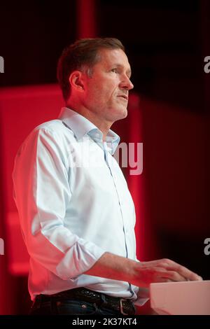 Le président du PS Paul Magnette en photo lors d'un congrès du parti socialiste francophone PS, dimanche 25 septembre 2022 à Bruxelles. BELGA PHOTO HATIM KAGHAT Banque D'Images