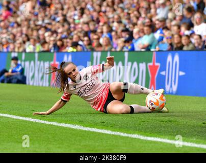 Brighton et Hove, Royaume-Uni. 25th septembre 2022. Rachel Rowe de Reading ne peut pas garder le ballon en jeu pendant le match de Super League féminin FA entre Brighton & Hove Albion Women et Reading Women au stade de la communauté American Express sur 25 septembre 2022 à Brighton et Hove, au Royaume-Uni. (Photo de Jeff Mood/phcimages.com) Credit: PHC Images/Alamy Live News Banque D'Images