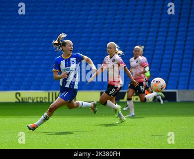 Brighton et Hove, Royaume-Uni. 25th septembre 2022. Elisabeth Terland de Brighton et Hove Albion lors du match de Super League féminin de la FA entre Brighton et Hove Albion Women et Reading Women au stade communautaire American Express sur 25 septembre 2022 à Brighton et Hove, au Royaume-Uni. (Photo de Jeff Mood/phcimages.com) Credit: PHC Images/Alamy Live News Banque D'Images